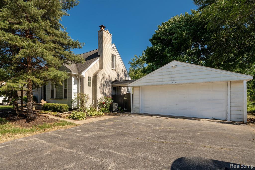 1292 East Maple Road Birmingham, MI 48009 - Photo 2 of 24