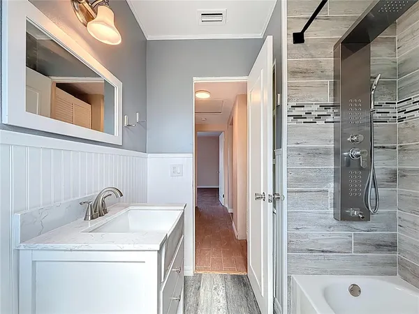 a view of kitchen with washer and dryer