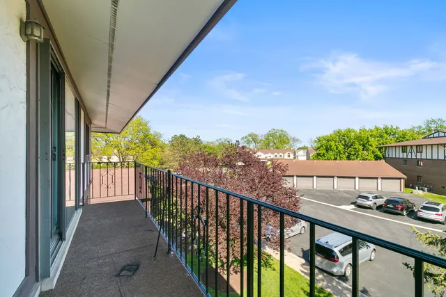 $245,000 | 11015 Theresa Circle, Unit 3C, Palos Hills, IL 60465