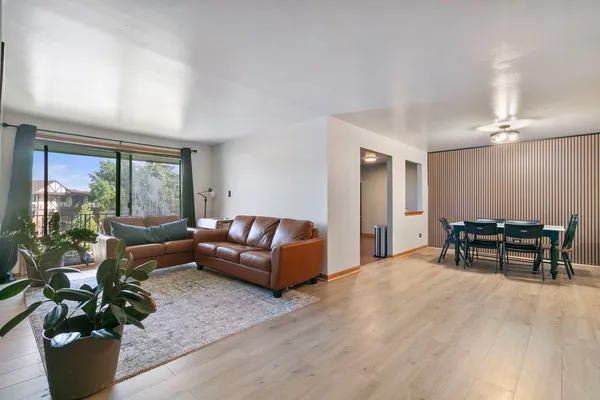 $240,000 | 11015 Theresa Circle, Unit 3C, Palos Hills, IL 60465