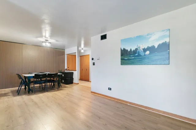 $245,000 | 11015 Theresa Circle, Unit 3C, Palos Hills, IL 60465