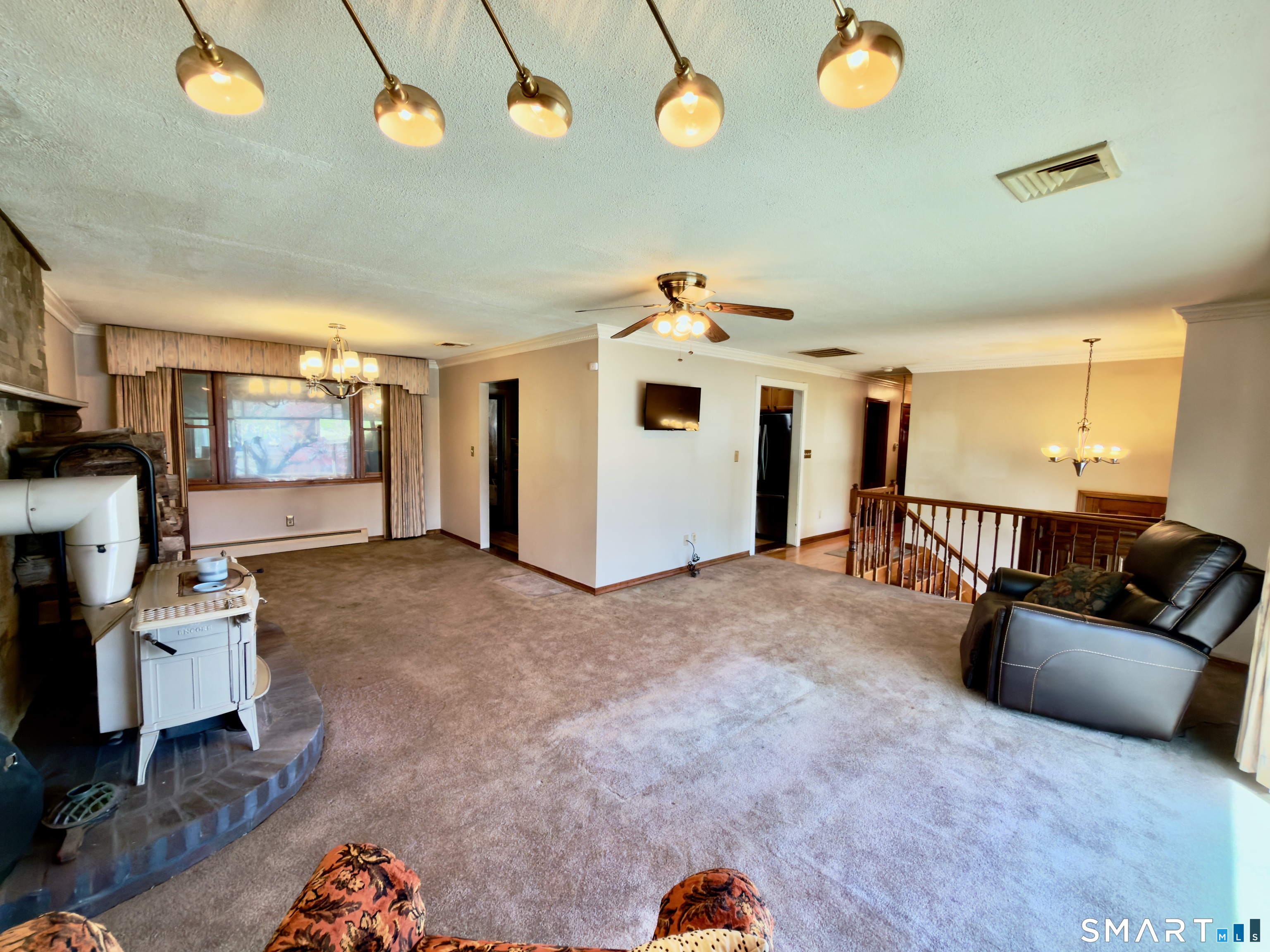25 Greenfield Avenue Waterbury, CT 06708 - Photo 6 of 37