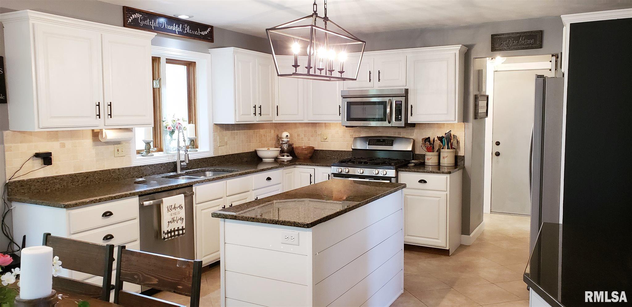 41 White Pine Road Geneseo, IL 61254 - Photo 8 of 38 Gallery Image 8