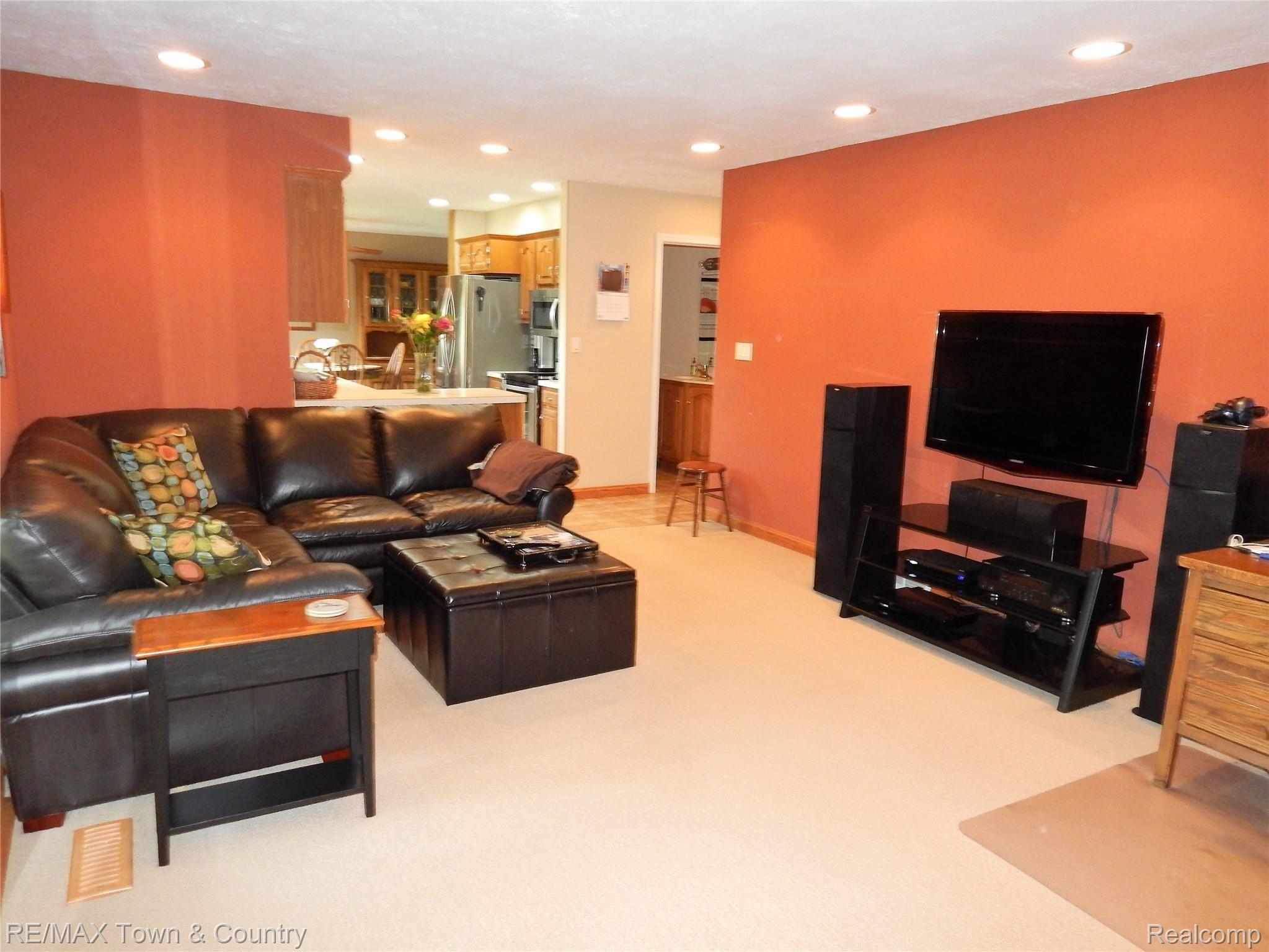 7307 Coldwater Road Flushing, MI 48433 - Photo 20 of 49 coldwater- living room 2.JPG