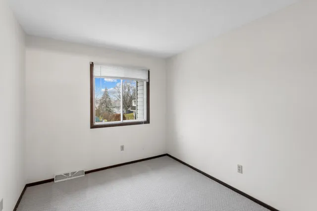 $174,900 | 2355 Dorland Place, Maplewood, MN 55119