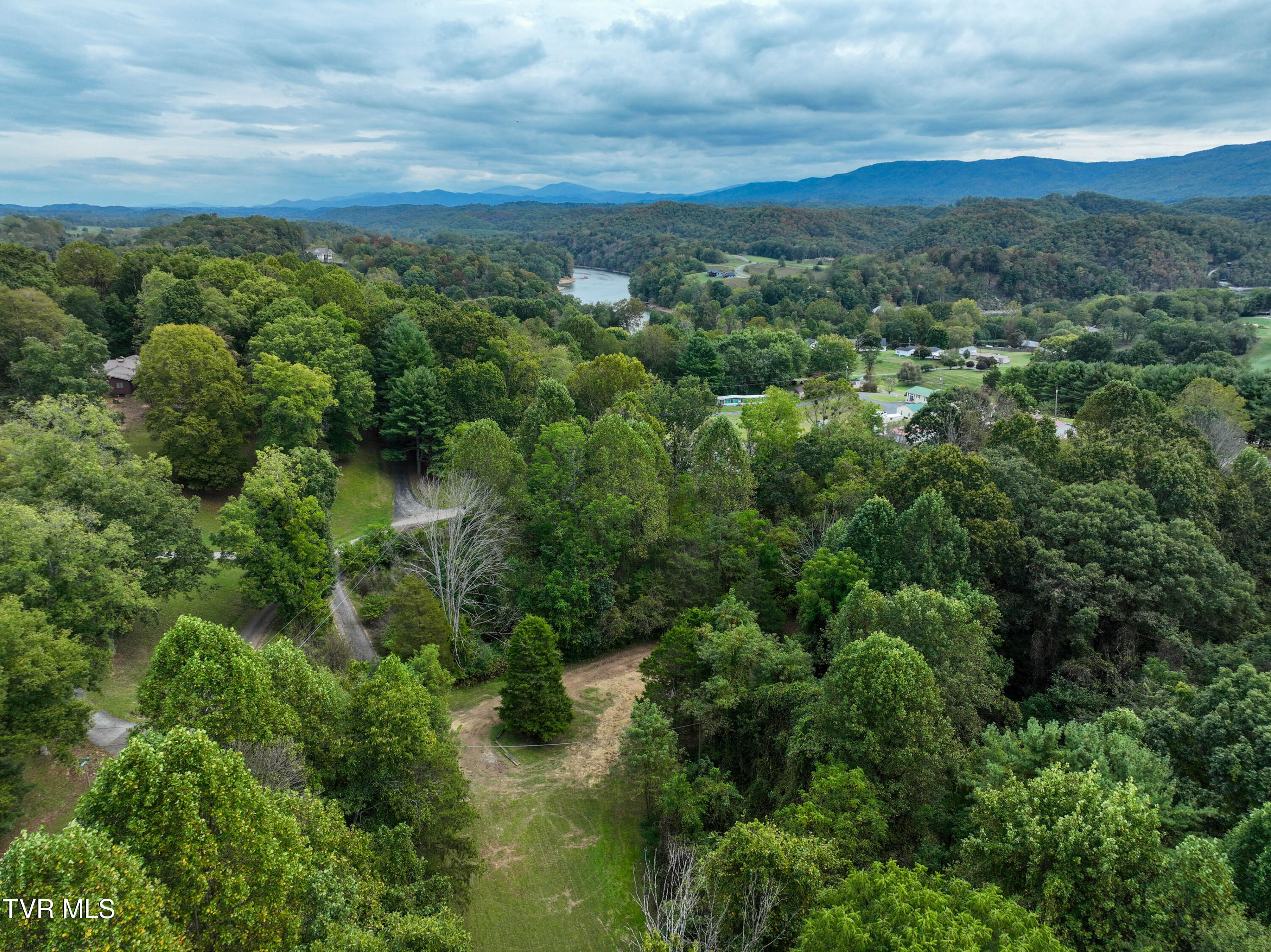 22290 Sugarbush Lane Abingdon, VA 24211 - Photo 18 of 25 22290 Sugarbush Ln Drone ELISE-33