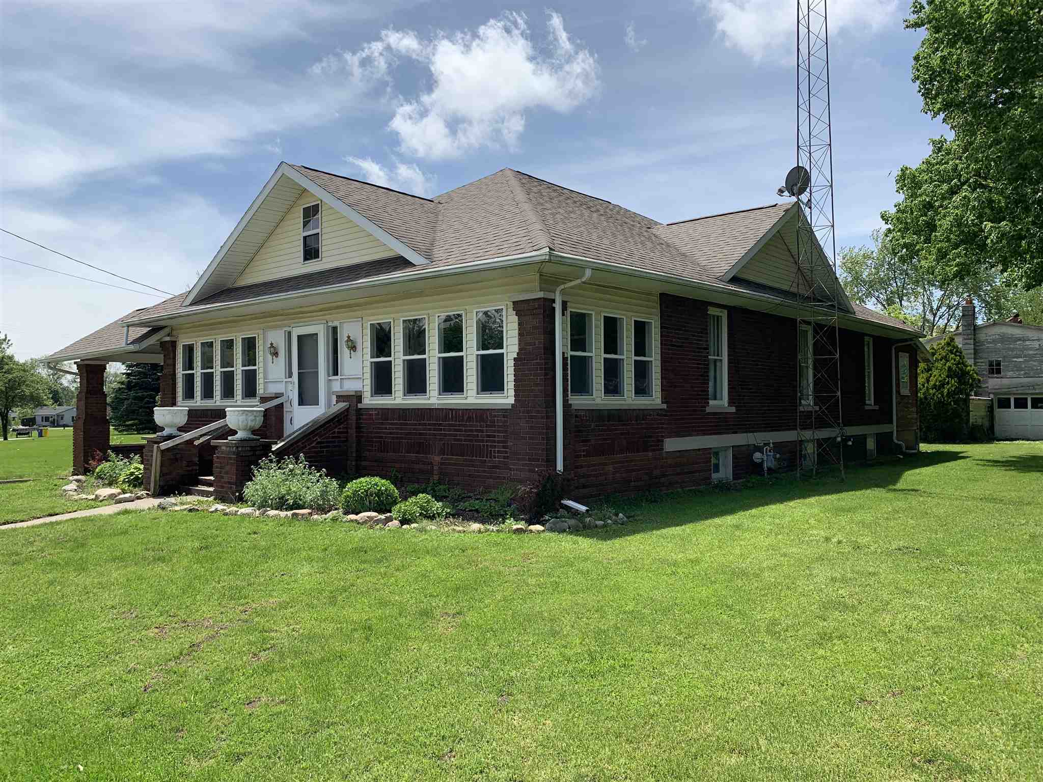 306 South River Road North Manchester, IN 46962 - Photo 2 of 18 Gallery Image 2