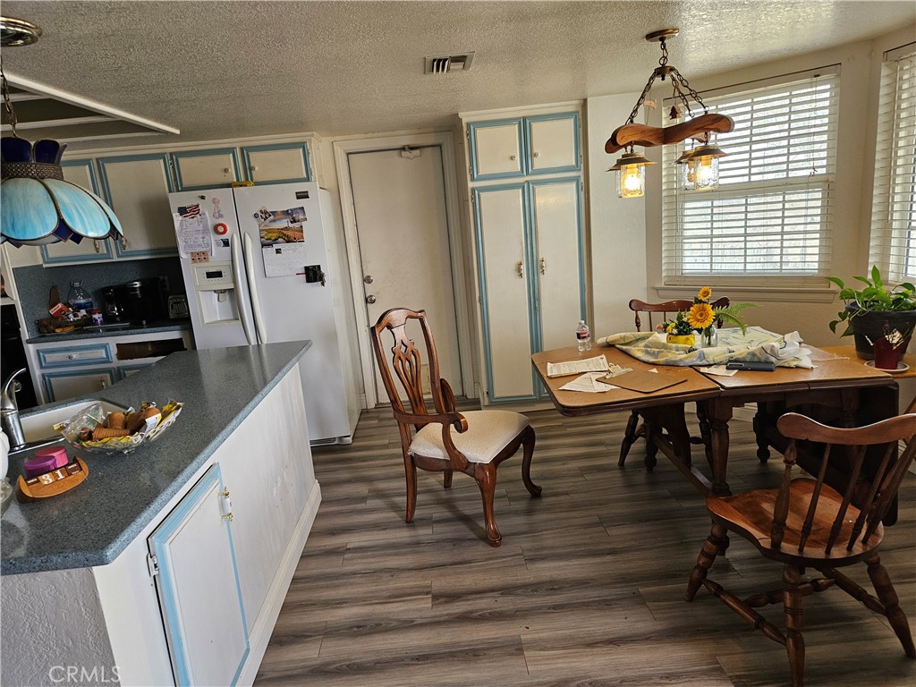 11175 Tyee Road Apple Valley, CA 92308 - Photo 4 of 31 a outdoor dining space with furniture and window