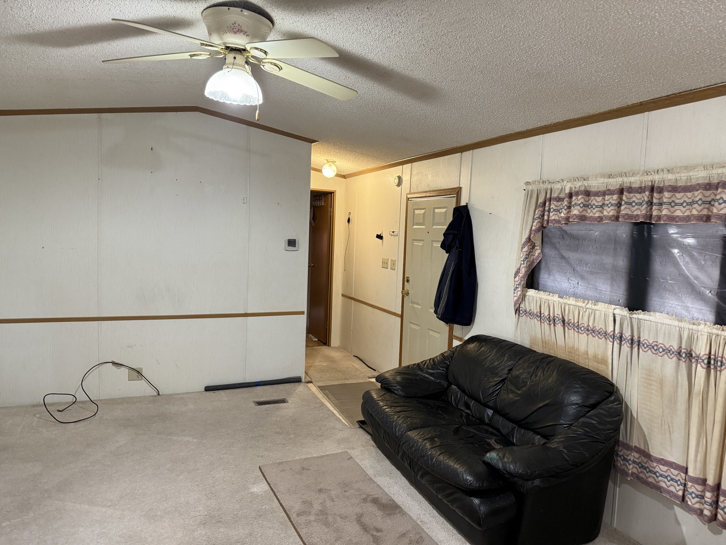 17 Cardinal Drive Beecher, IL 60401 - Photo 13 of 17 a living room with furniture