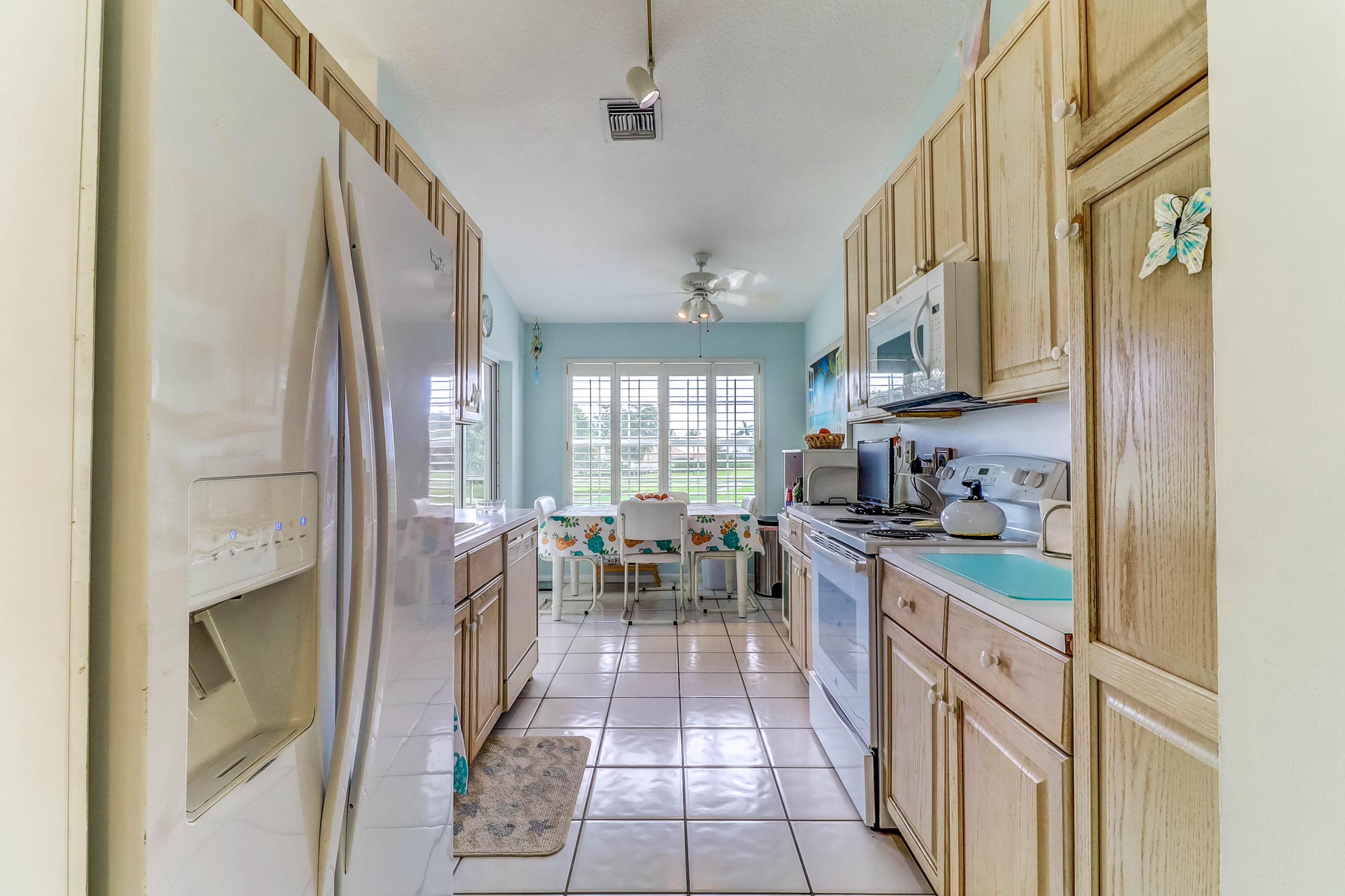 17317 Boca Club Boulevard, Unit 6 Boca Raton, FL 33487 - Photo 11 of 22 Kitchen