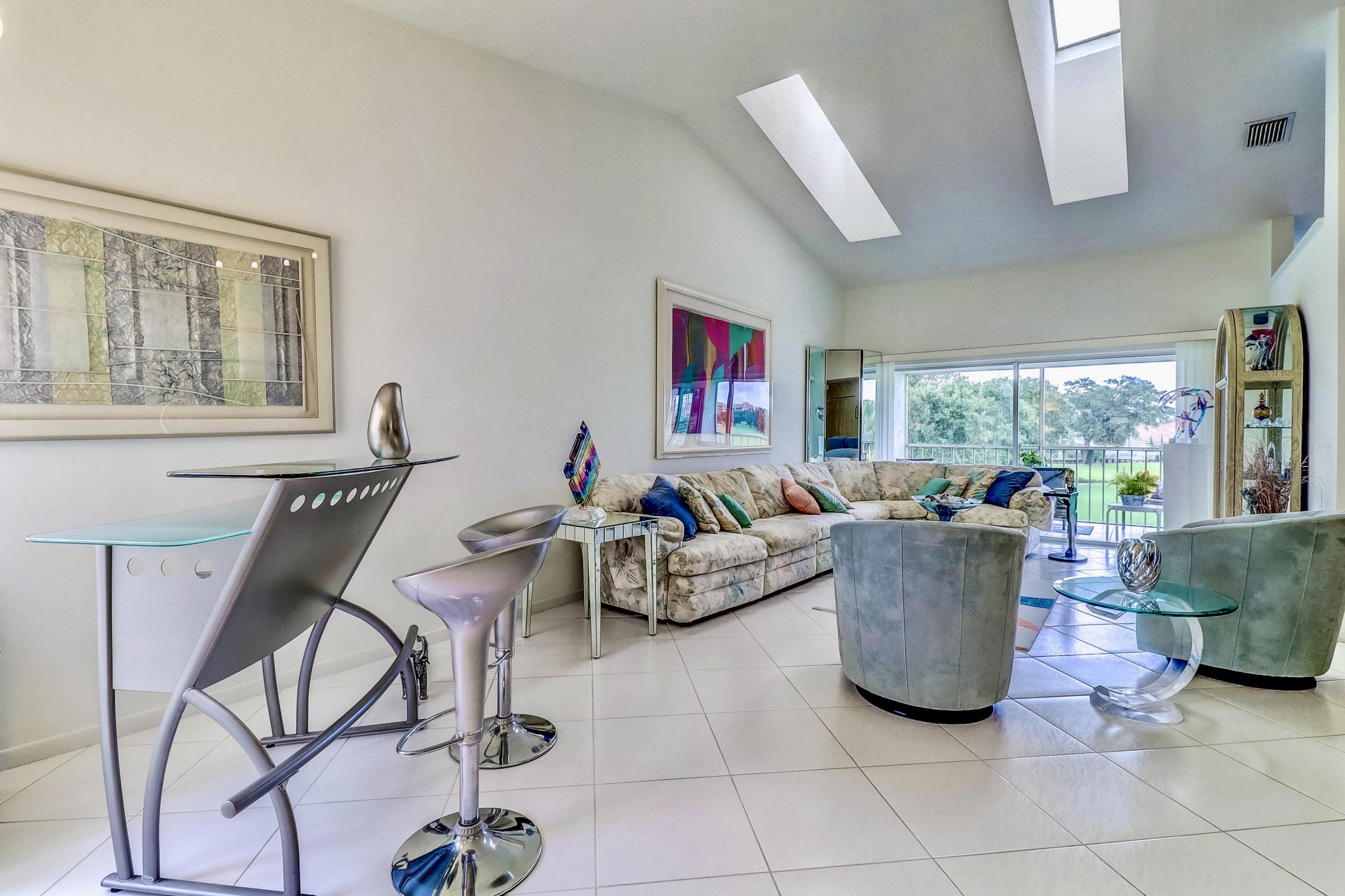 17317 Boca Club Boulevard, Unit 6 Boca Raton, FL 33487 - Photo 4 of 22 Livingroom