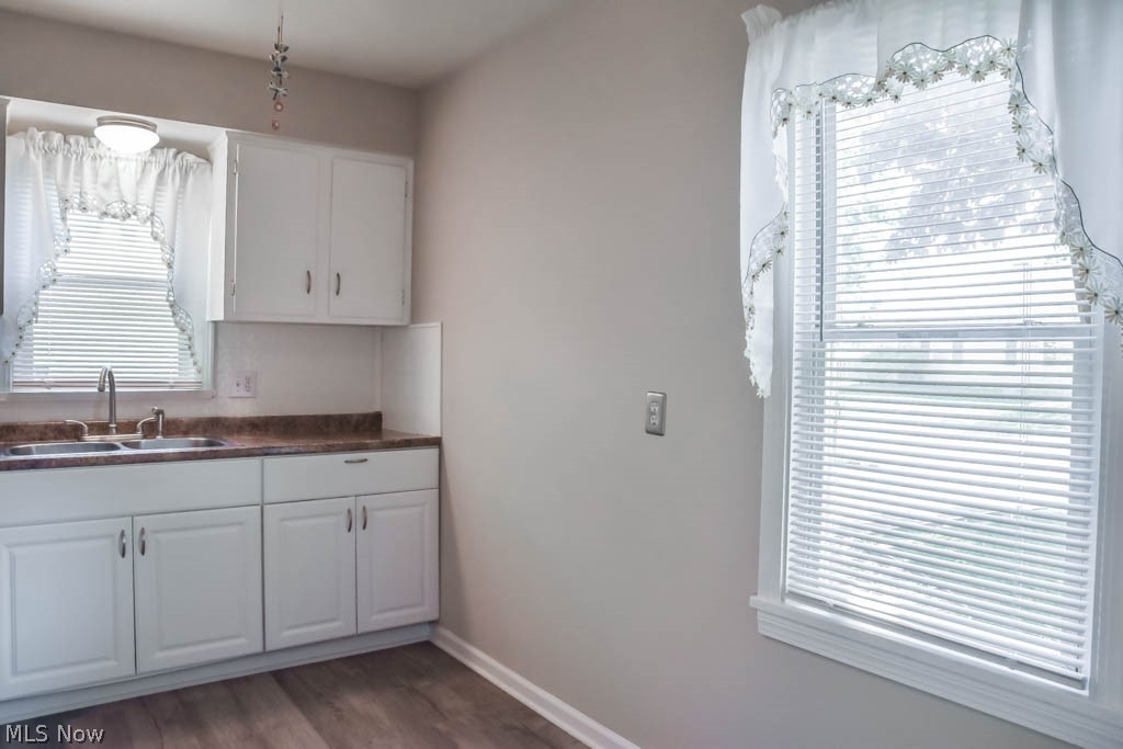 1266 Inman Street Akron, OH 44306 - Photo 3 of 17 Eat-in area in the kitchen with a nice window.