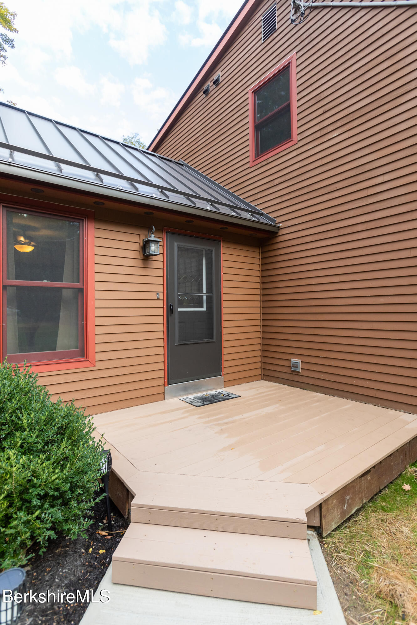1191 South Washington State Road Washington, MA 01223 - Photo 5 of 41