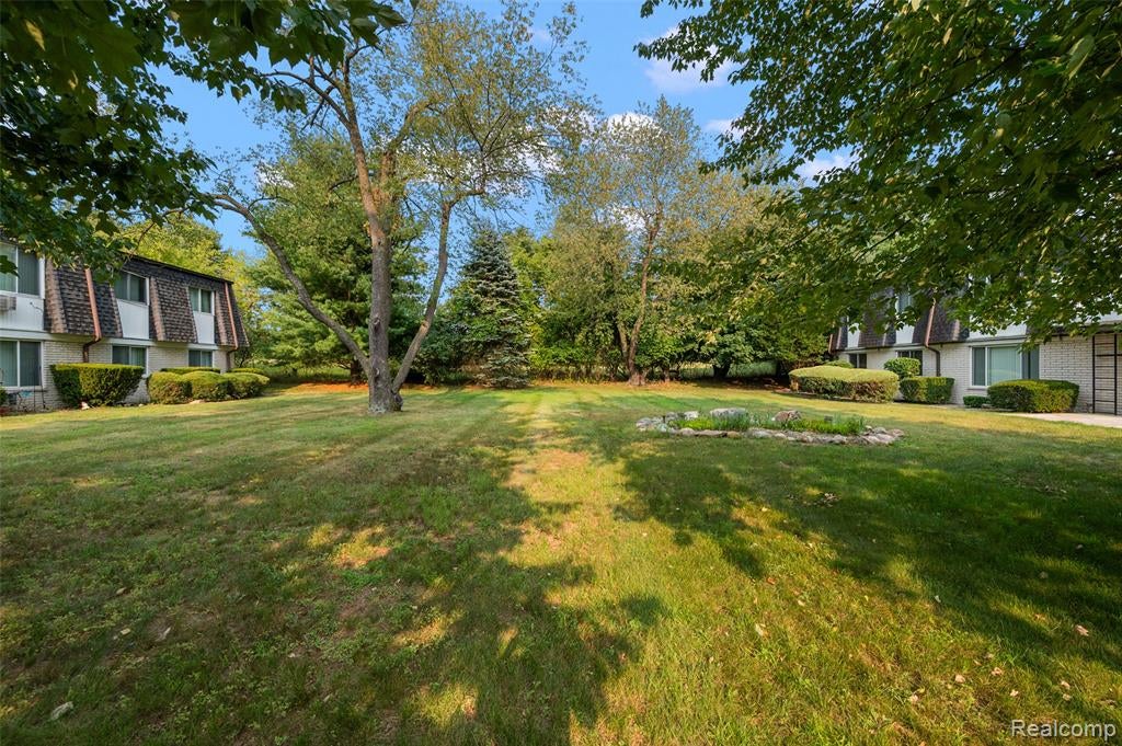 384 West Drahner Road, Unit B8 Oxford, MI 48371 - Photo 31 of 32 Gallery Image 31