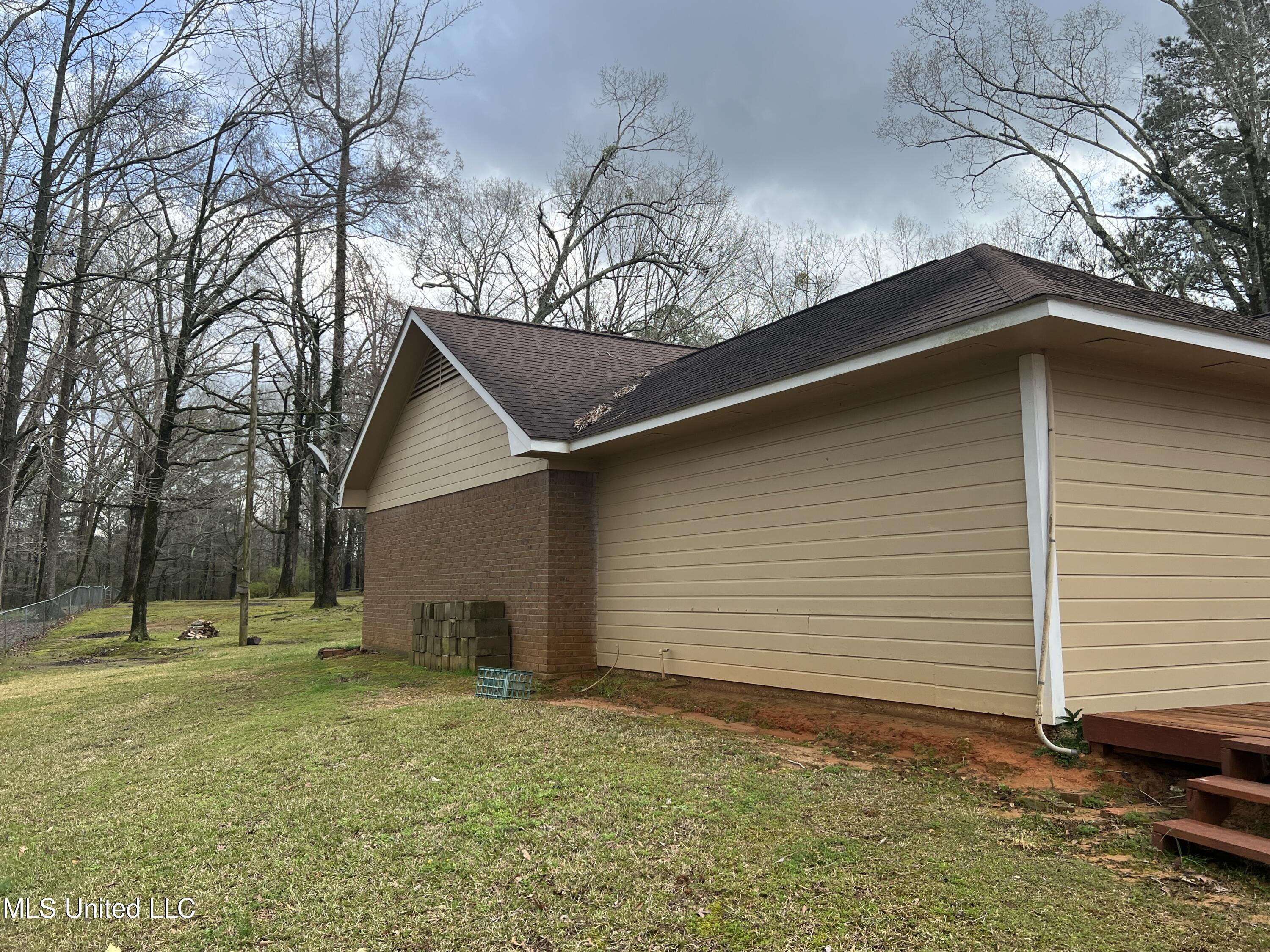 875 Gunter Road Walnut Grove, MS 39189 - Photo 8 of 30 F85C5249-FE56-4E9E-A731-4F3AC256185B