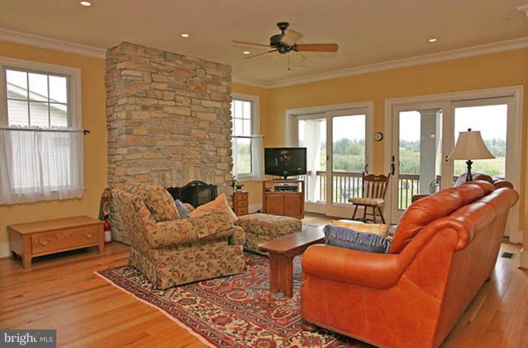 1246 River Bay Road Annapolis, MD 21409 - Photo 18 of 29 Living Room