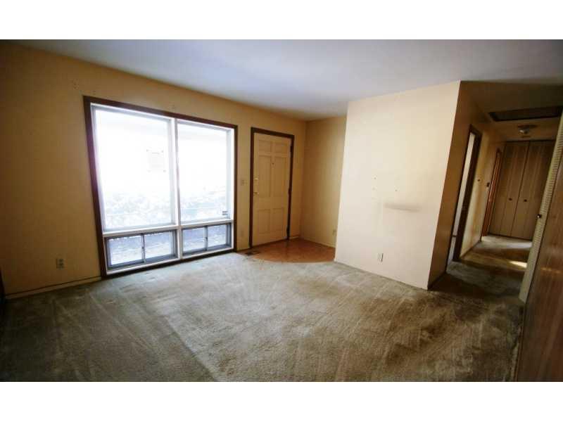 8127 Barry Road Indianapolis, IN 46219 - Photo 3 of 11 Gallery Image 3