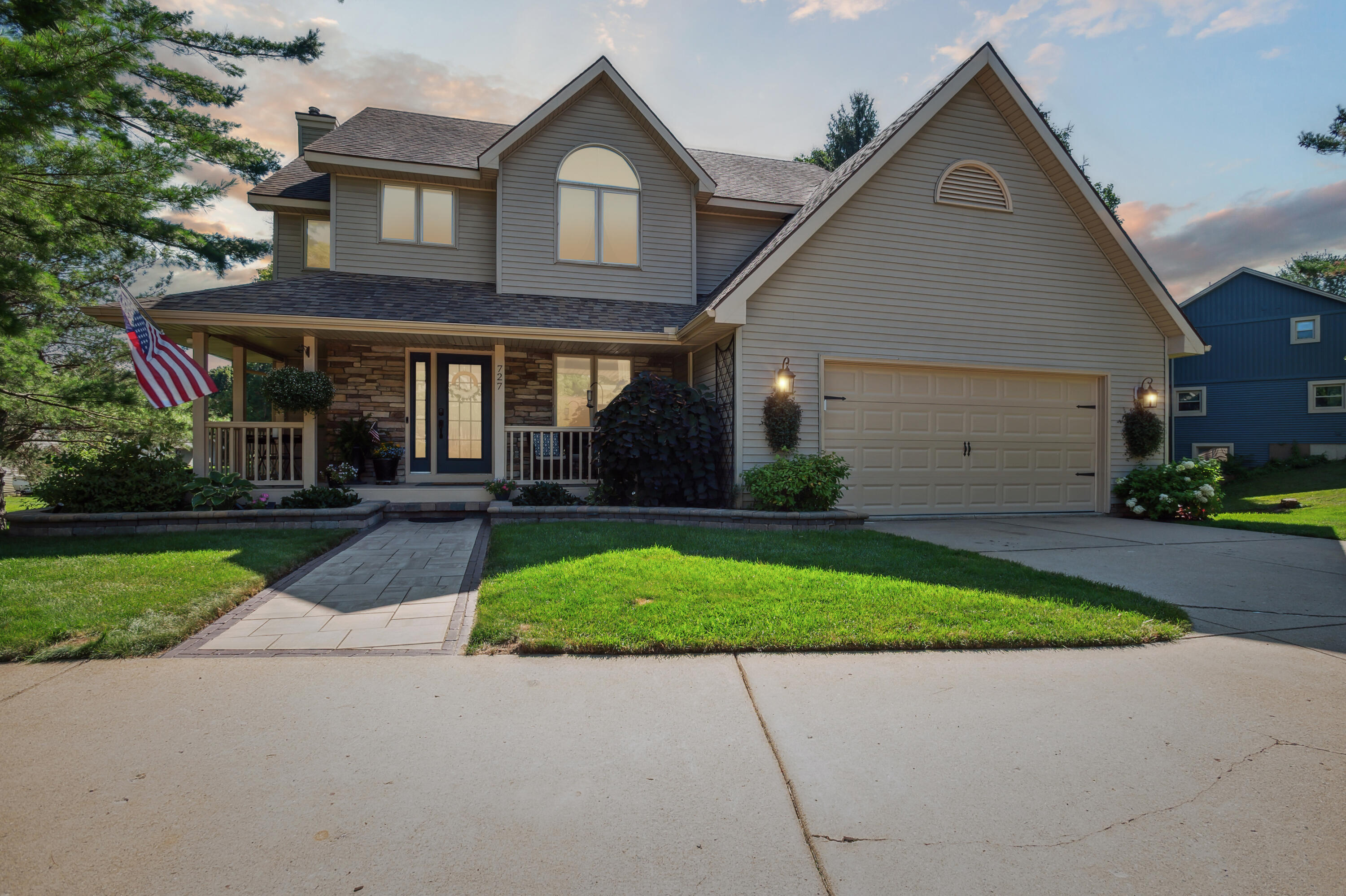 727 Tanbark Drive Dimondale, MI 48821 - Photo 2 of 48 01-727-Tanbark-Dr-Dimondale-MI-48821-Win