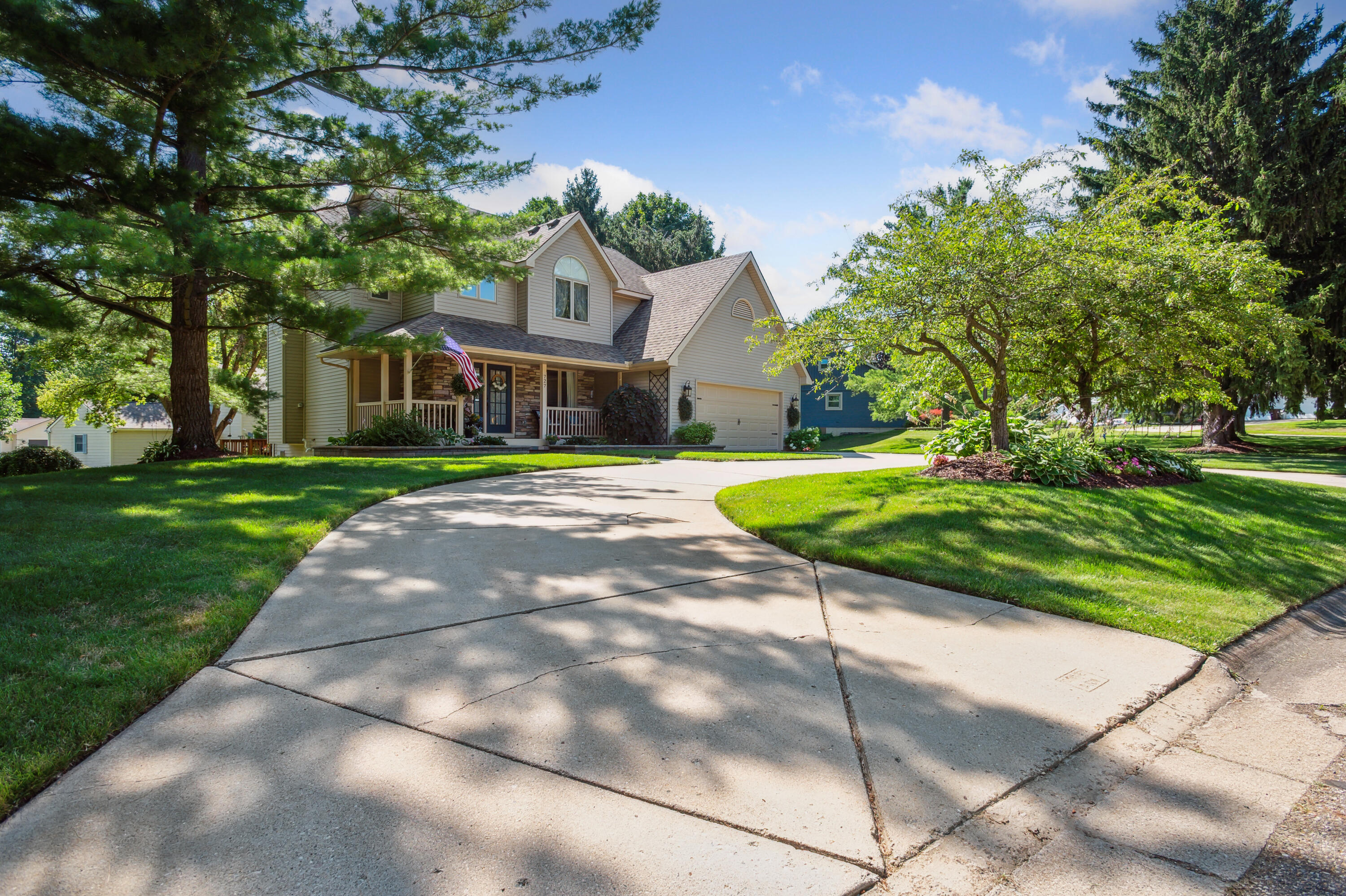 727 Tanbark Drive Dimondale, MI 48821 - Photo 3 of 48 02-727-Tanbark-Dr-Dimondale-MI-48821-Win