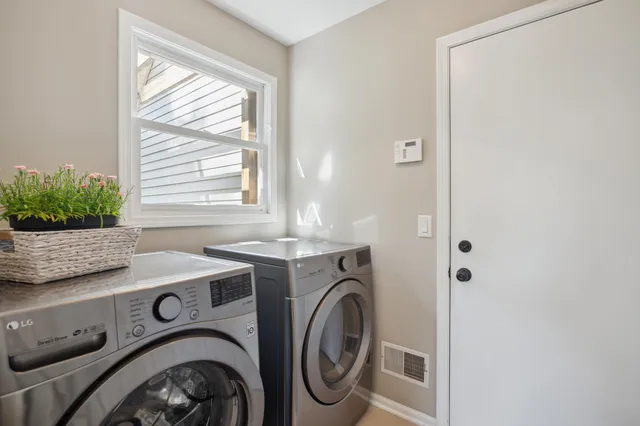 $419,500 | 727 Tanbark Drive, Dimondale, MI 48821