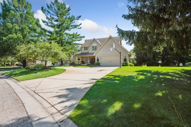 $419,500 | 727 Tanbark Drive, Dimondale, MI 48821