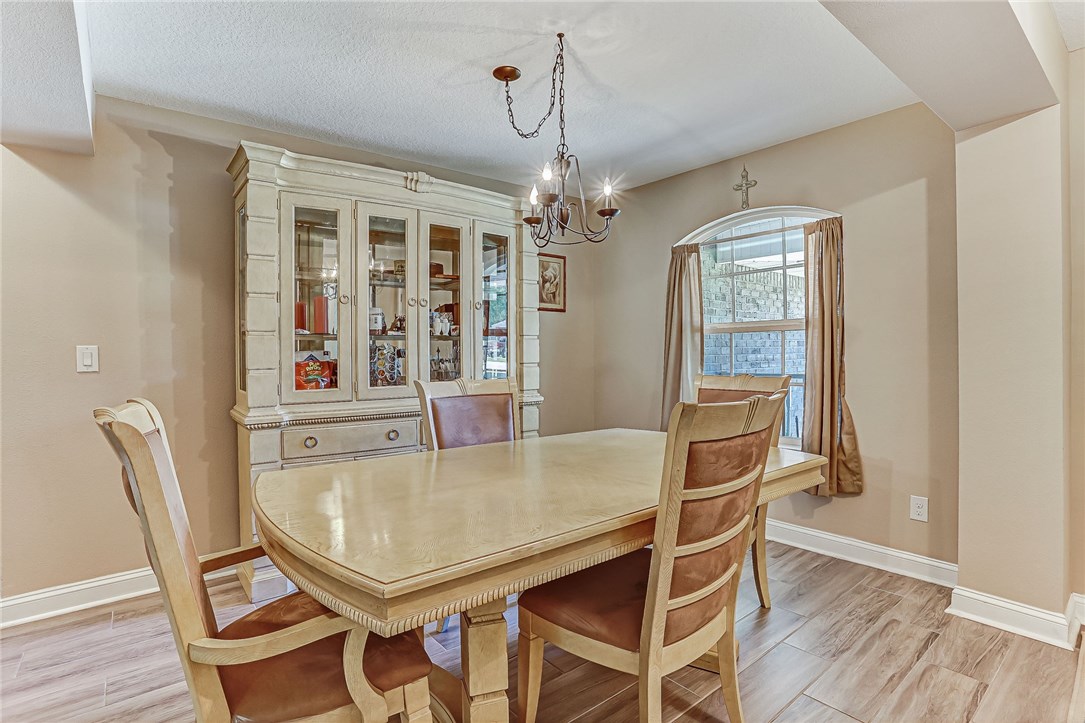 88381 Maybourne Road Yulee, FL 32097 - Photo 17 of 24 a dining room with furniture and window