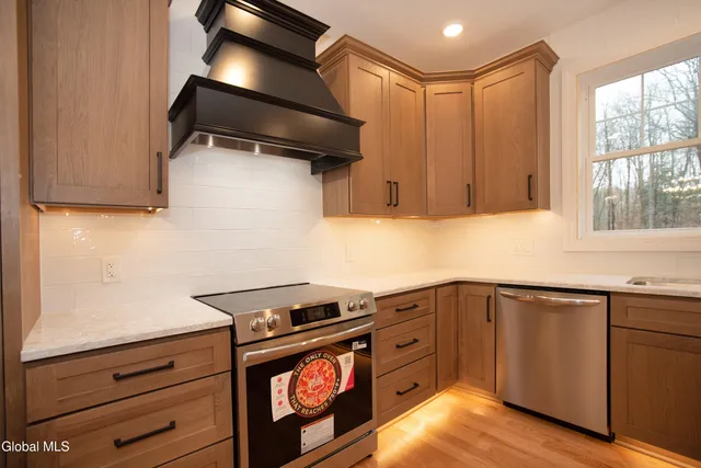 $825,000 | 29 Sweet Road, Moreau, NY 12831