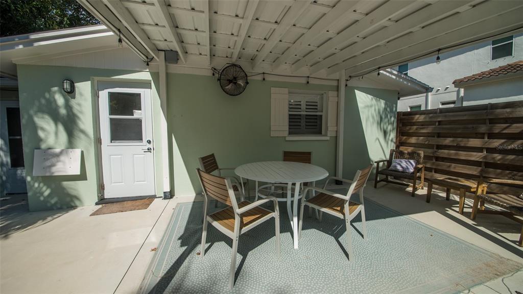 1805 Ivanhoe Street Sarasota, FL 34231 - Photo 12 of 34 a view of a chairs and table in a room