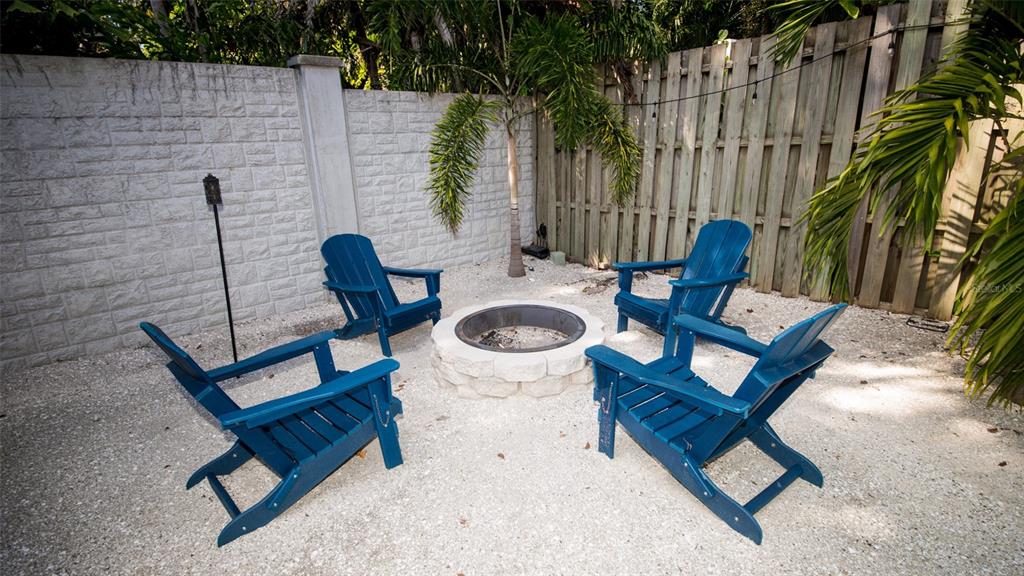1805 Ivanhoe Street Sarasota, FL 34231 - Photo 31 of 34 a view of a chairs and table in backyard