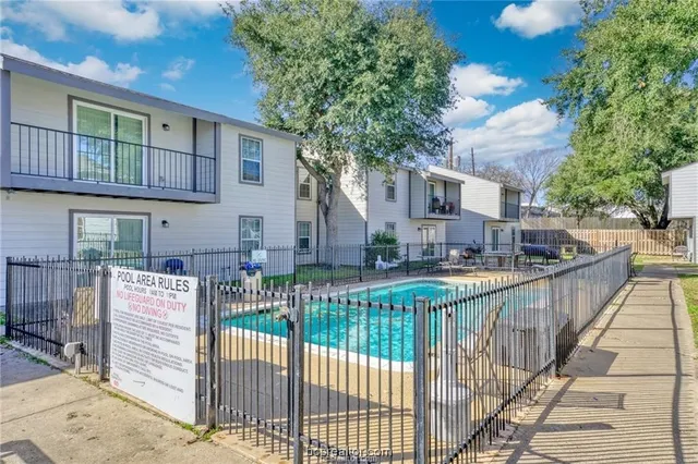 $925 | 2000 Kazmeier, Unit 30, Bryan, TX 77802