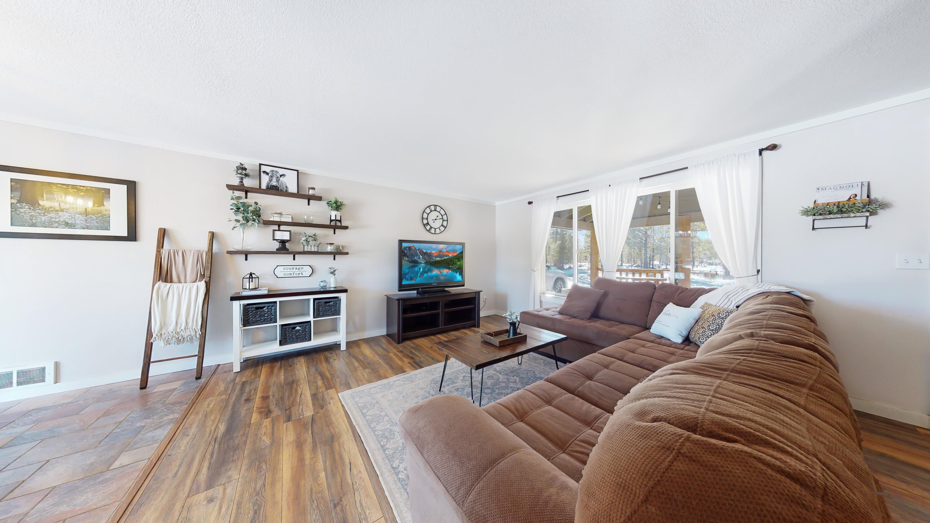 148909 Kurtz Road La Pine, OR 97739 - Photo 7 of 28 Great Room