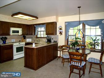 81 Edinburgh Road Blackwood, NJ 08012 - Photo 4 of 6 Kitchen