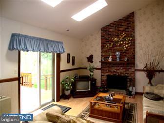 81 Edinburgh Road Blackwood, NJ 08012 - Photo 5 of 6 Family Room