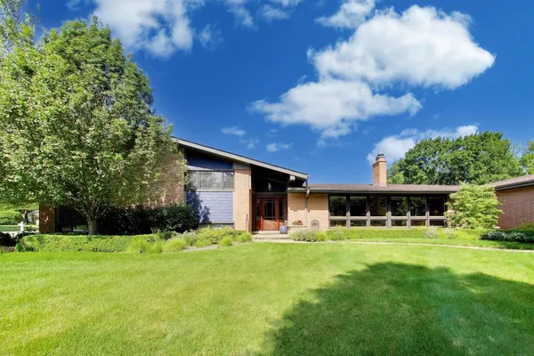 $1,490,000 | 1500 West Blackhawk Lane, Mount Prospect, IL 60056