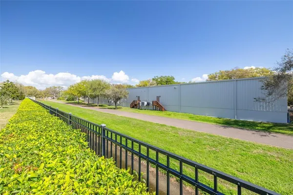 $774,900 | 593 Ozona Village Drive, Palm Harbor, FL 34683