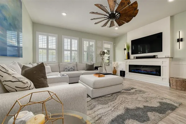 $774,900 | 593 Ozona Village Drive, Palm Harbor, FL 34683