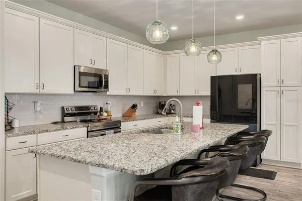 $774,900 | 593 Ozona Village Drive, Palm Harbor, FL 34683