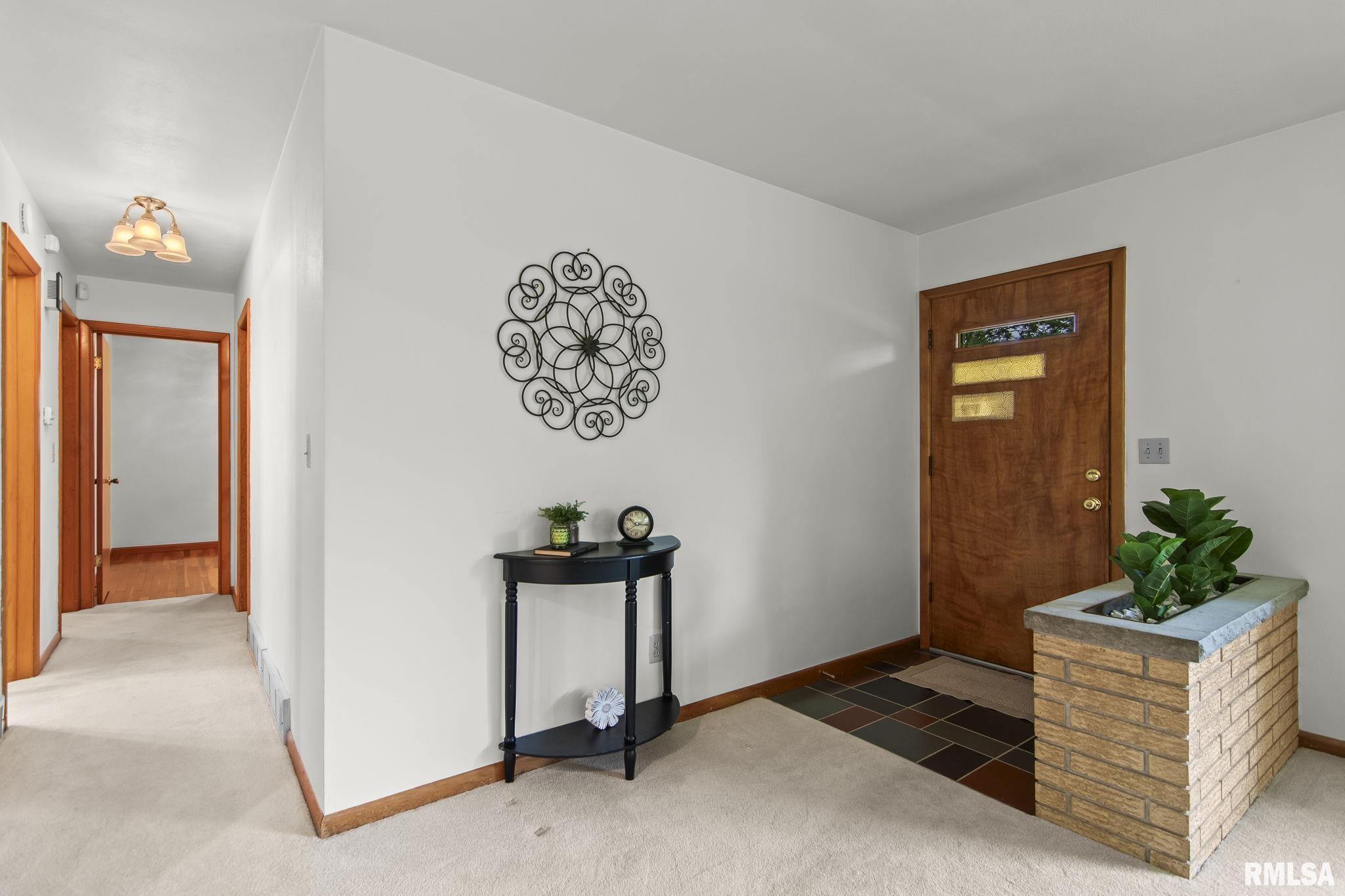 43 Palomino Road Springfield, IL 62702 - Photo 2 of 34