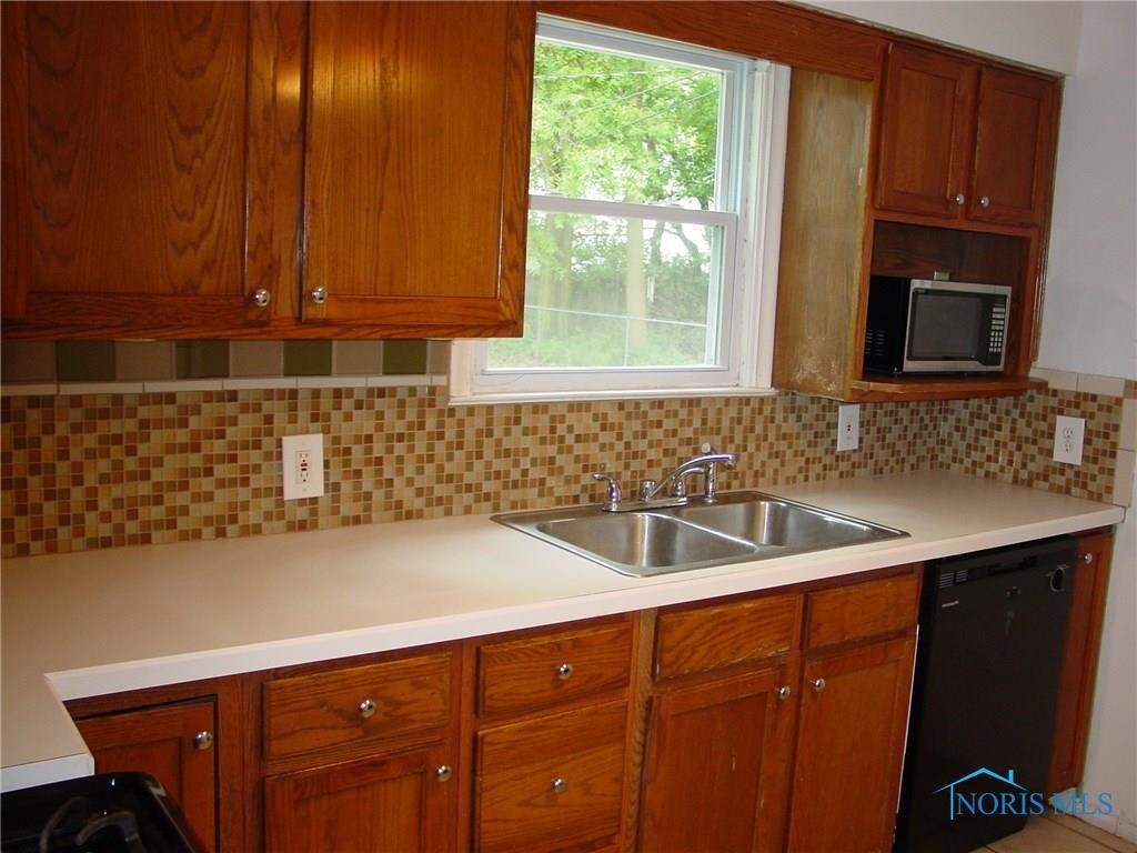 3121 Cheltenham Road Toledo, OH 43606 - Photo 5 of 18 Gallery Image 5