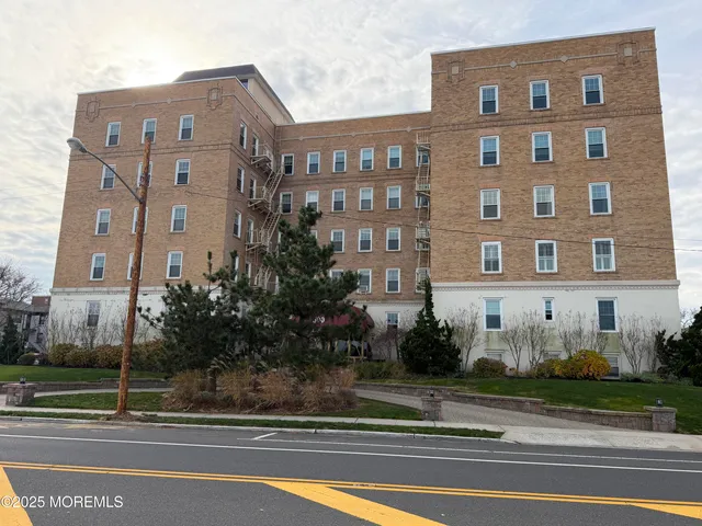 $2,950 | 500 Deal Lake Drive, Unit 4F, Asbury Park, NJ 07712