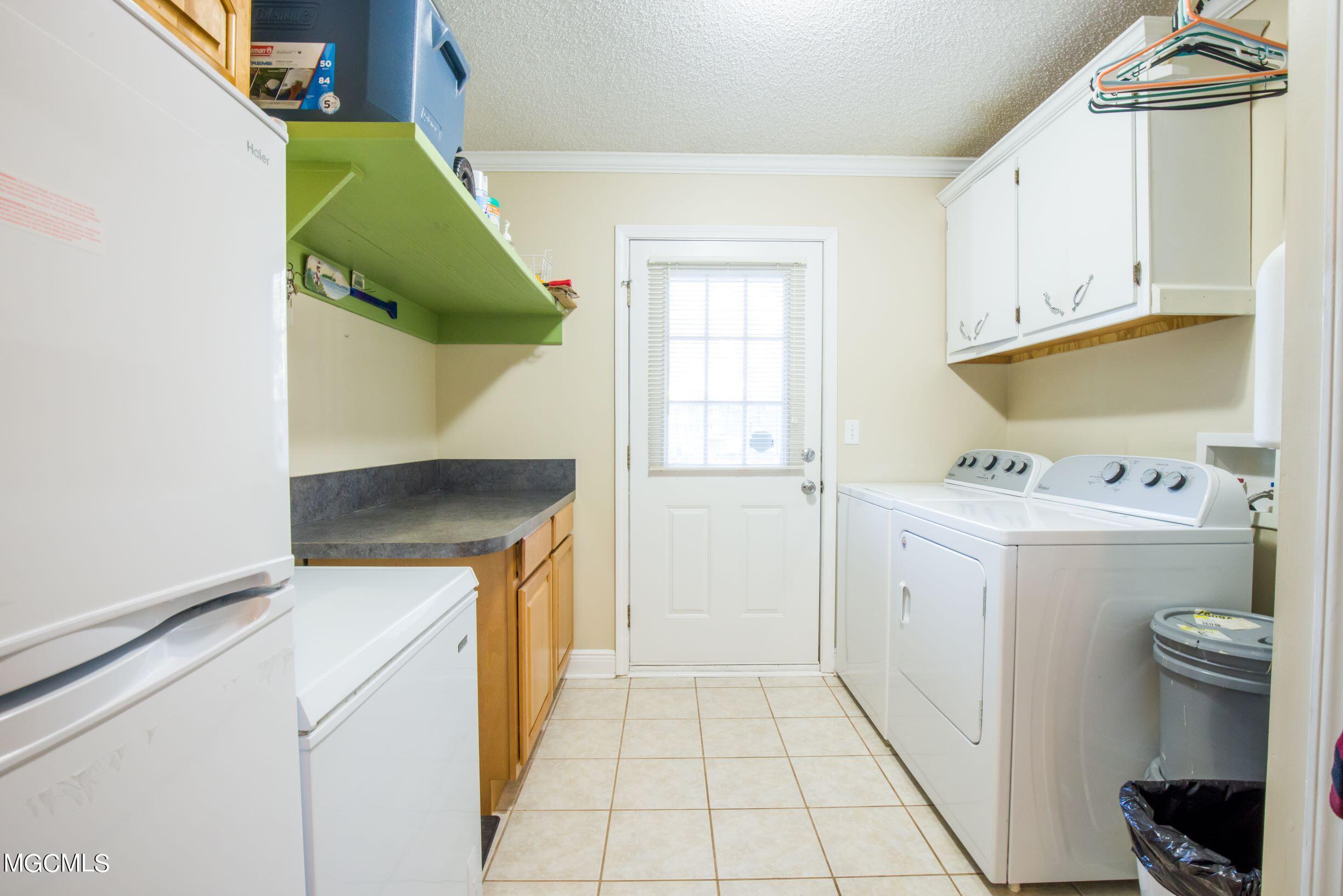 1056 Cherokee Street Biloxi, MS 39530 - Photo 14 of 18 Laundry