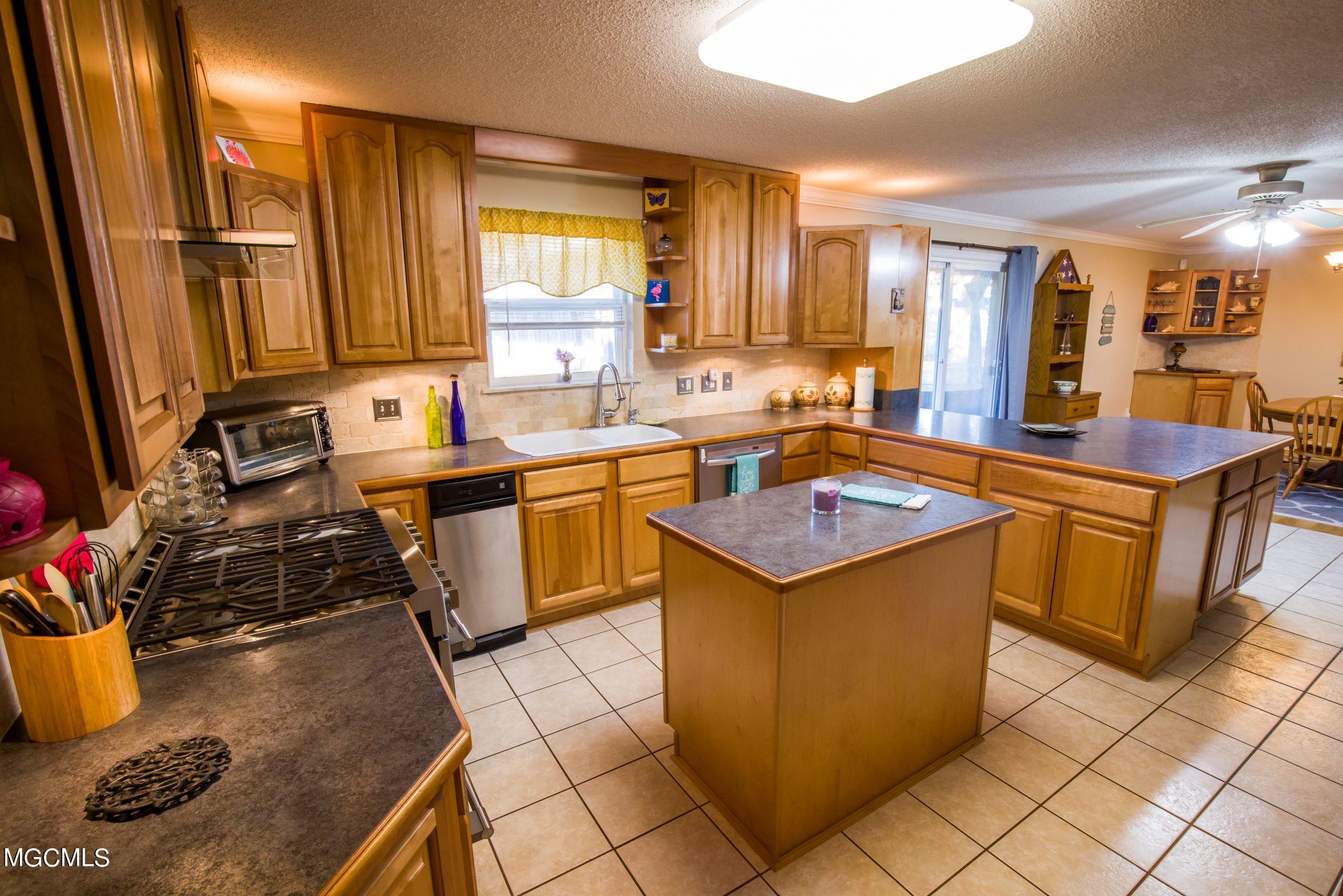1056 Cherokee Street Biloxi, MS 39530 - Photo 4 of 18 Kitchen side view
