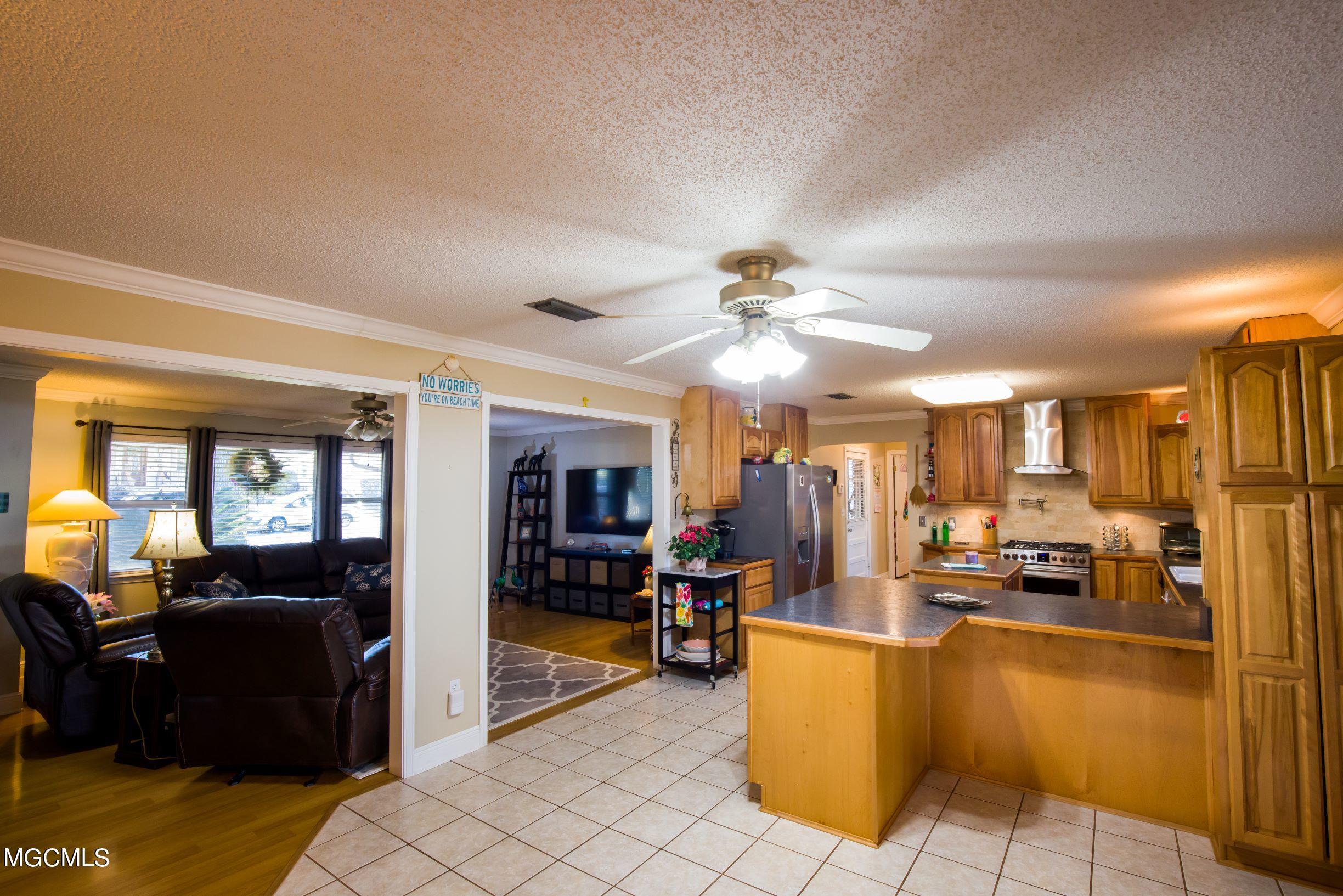 1056 Cherokee Street Biloxi, MS 39530 - Photo 5 of 18 1056 Cherokee Open area