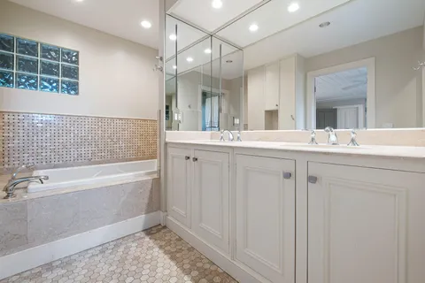 $1,250,000 | 203 Haystack Lane, Greenville, DE 19807