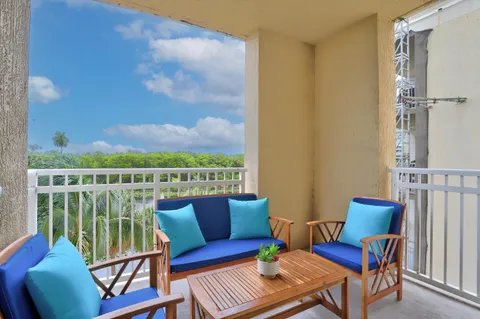 $285,000 | 400 North Federal Highway, Unit 308N, Boynton Beach, FL 33435