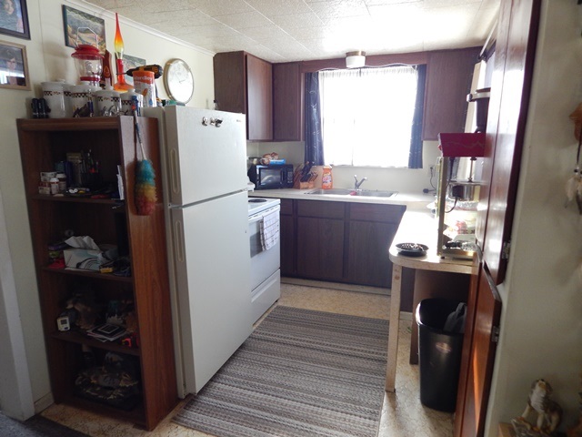 1124 Riverside Street Cadillac, MI 49601 - Photo 6 of 12 1856903-5.JPG