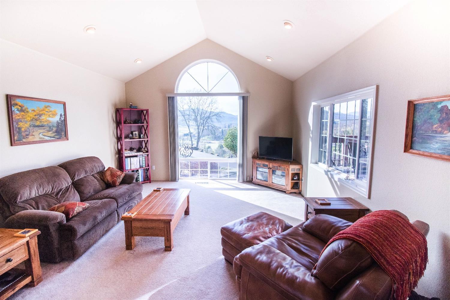 2101 Carpenter Hill Road Medford, OR 97501 - Photo 2 of 25 Additional Photo