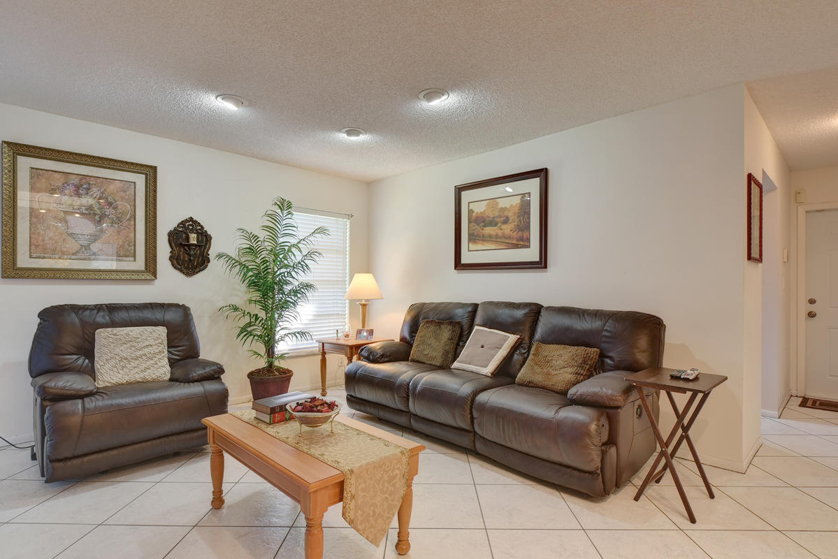 8737 Echo Lane Boca Raton, FL 33496 - Photo 9 of 24 Living Room