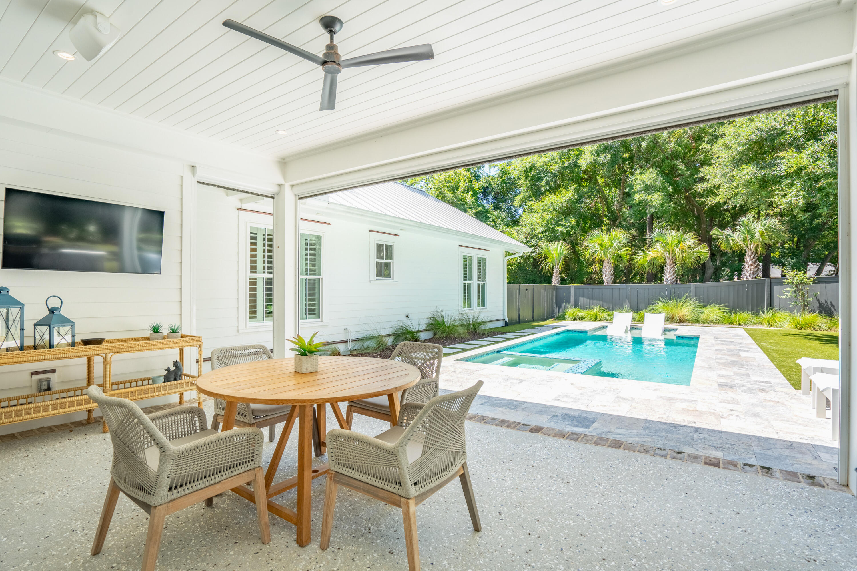 1306 Wayne Street Mount Pleasant, SC 29464 - Photo 26 of 74 Phantom Screens