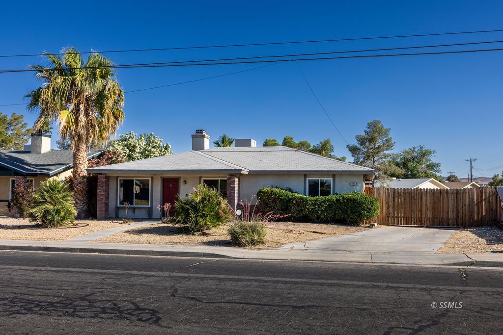 541 East Church Avenue Ridgecrest, CA 93555 - Photo 2 of 32